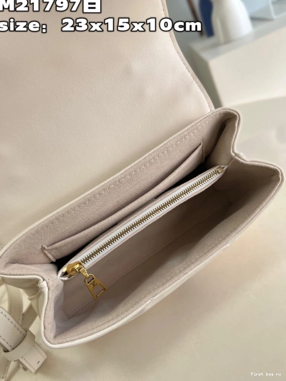 First bag ru HOLD VUITTON ME LOUIS 0801